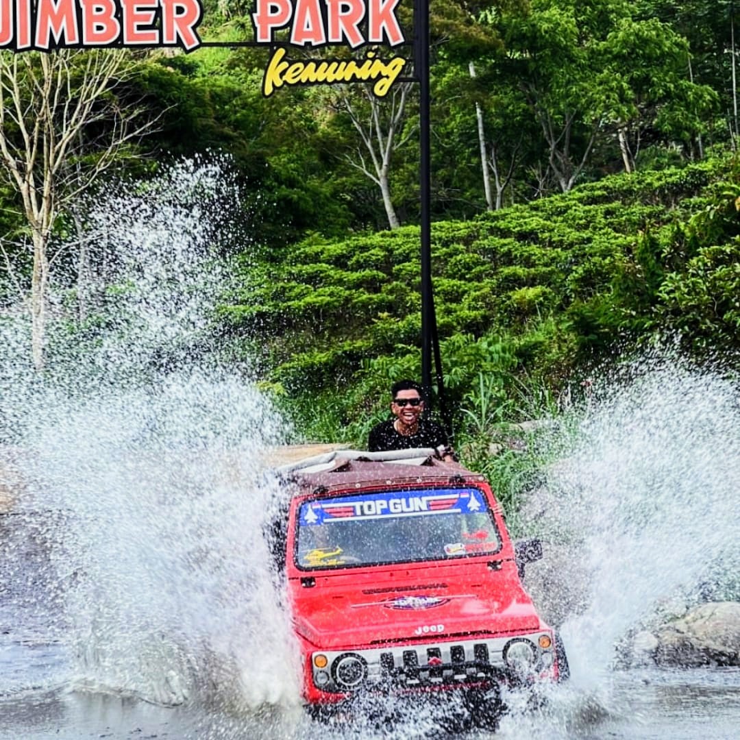 Dokumentasi sewa jeep Tawangmangu dengan driver lokal