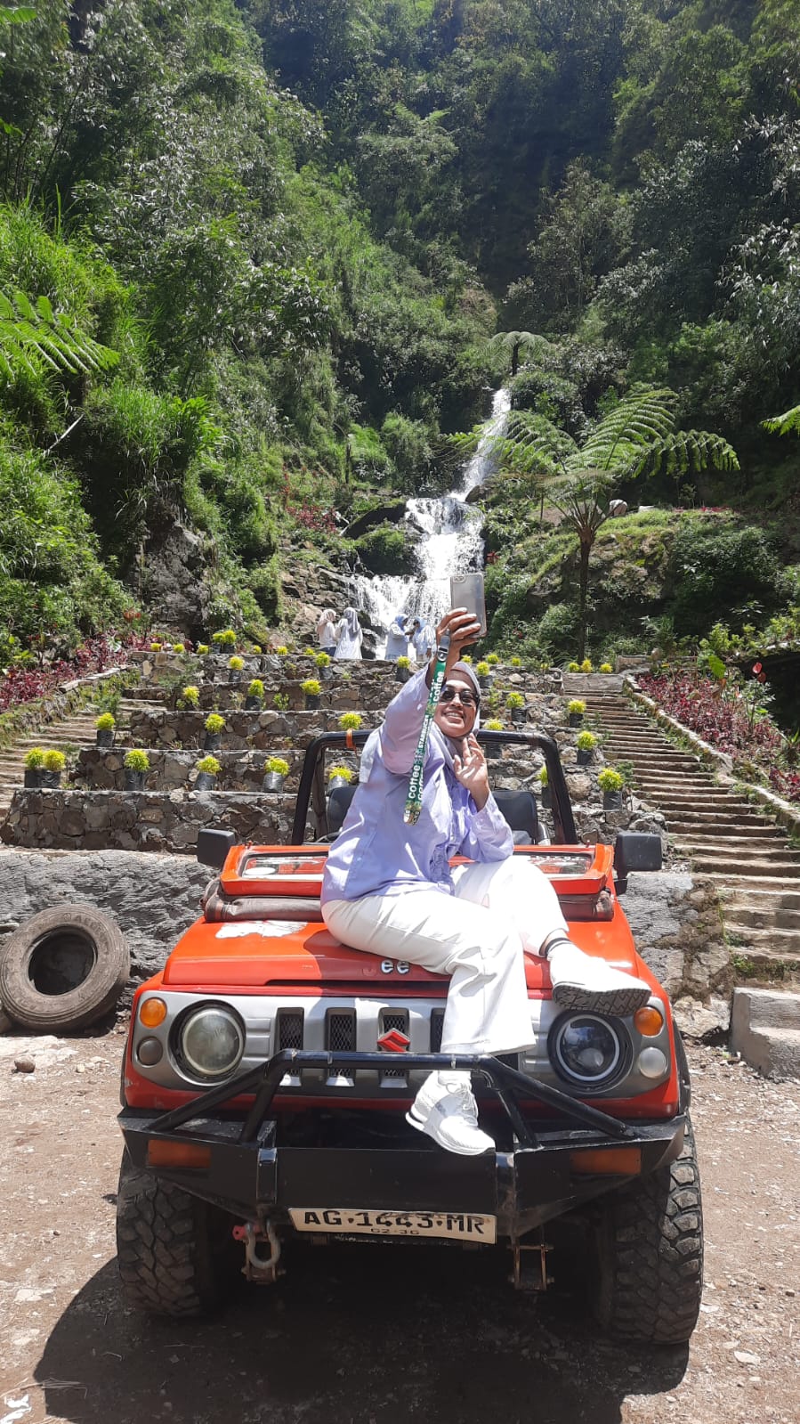 Jeep offroad Tawangmangu jalur sungai dan bebatuan