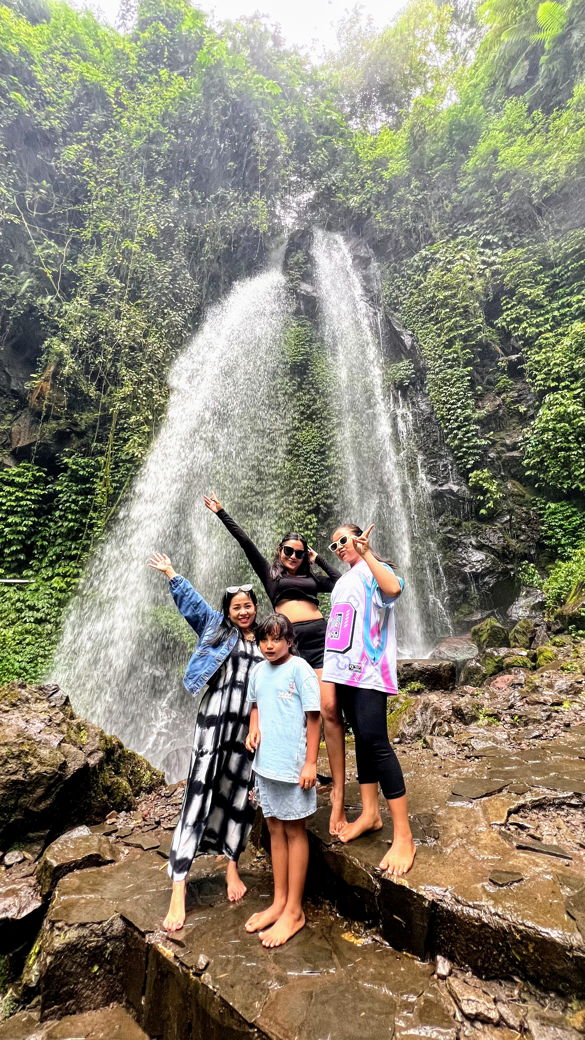 Wisata jeep alam Tawangmangu jalur pegunungan